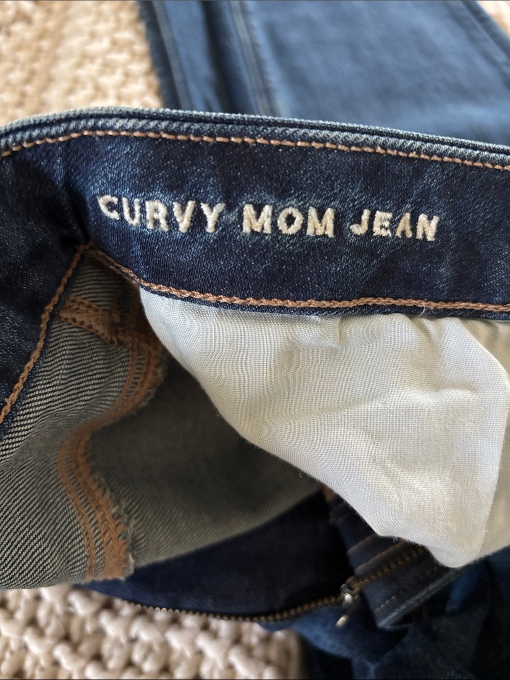 AE curvy mom jean - Picture 2 of 7